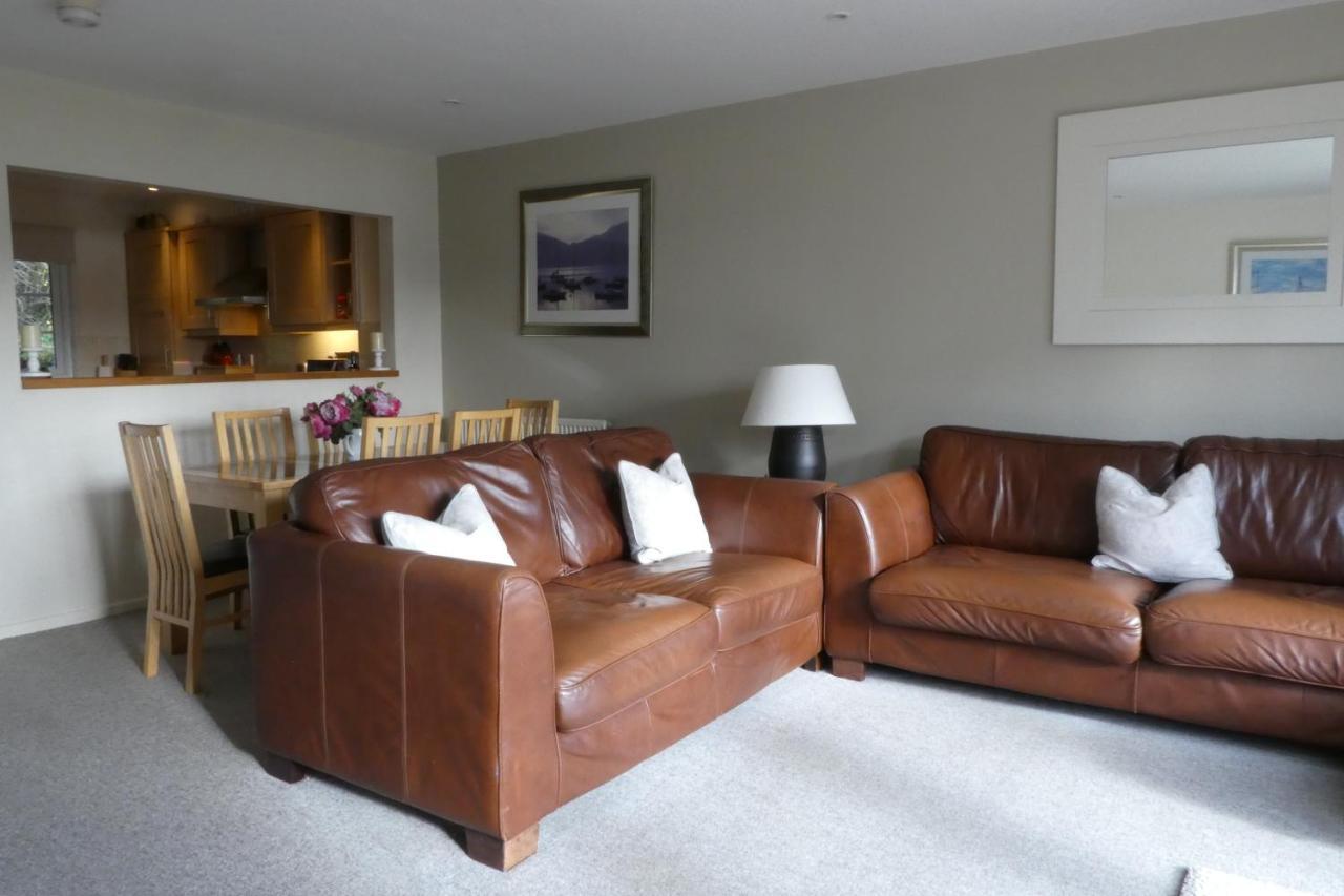 Liming Lodge - Lakeside Home In The Cotswolds South Cerney Esterno foto
