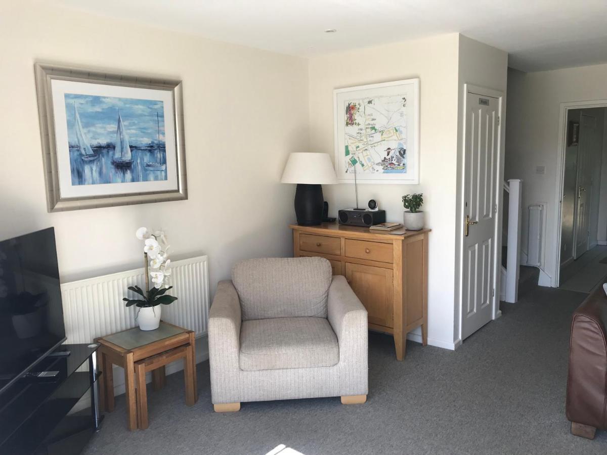 Liming Lodge - Lakeside Home In The Cotswolds South Cerney Esterno foto