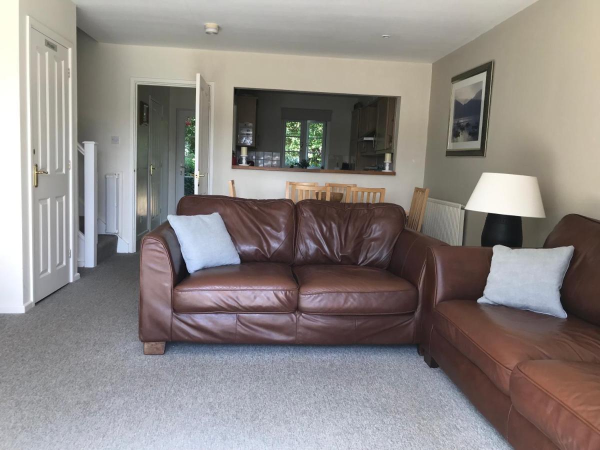 Liming Lodge - Lakeside Home In The Cotswolds South Cerney Esterno foto