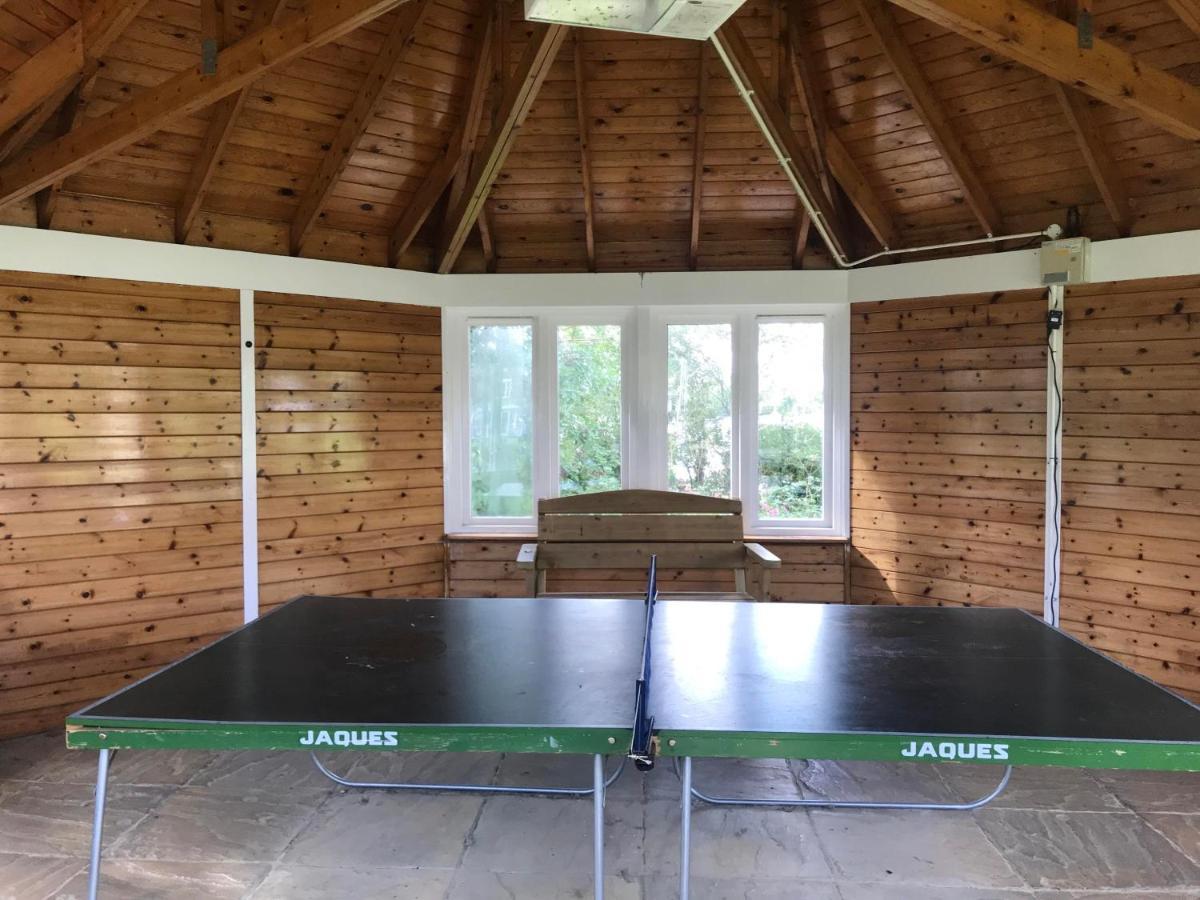Liming Lodge - Lakeside Home In The Cotswolds South Cerney Esterno foto