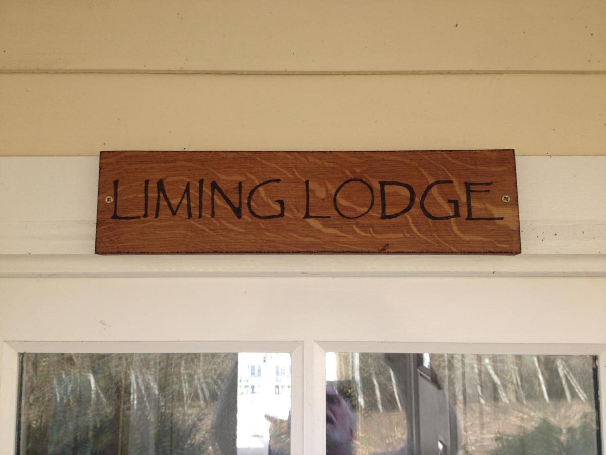 Liming Lodge - Lakeside Home In The Cotswolds South Cerney Esterno foto