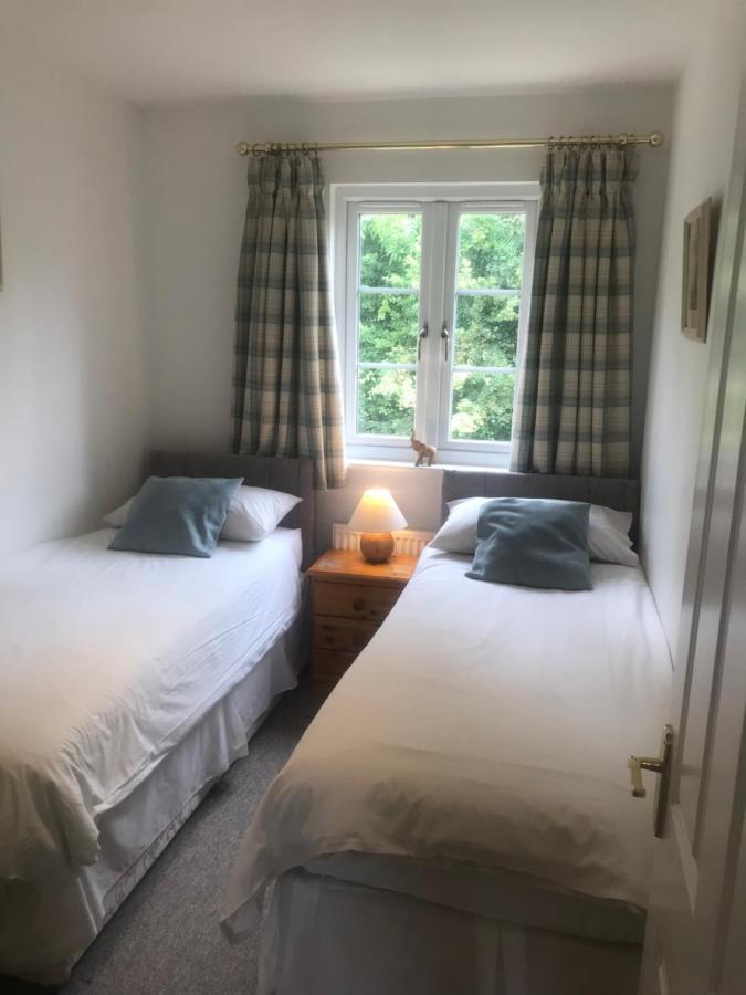 Liming Lodge - Lakeside Home In The Cotswolds South Cerney Esterno foto